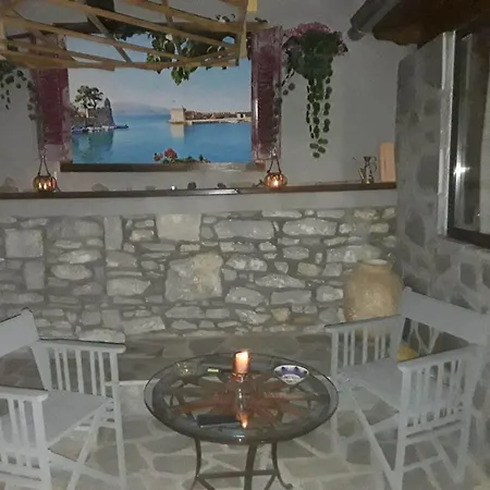 Αυθεντικό Πετρινο Στην Ναύπακτο Apartment Nafpaktos Exterior photo